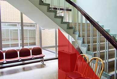 Can be installed at sites with low ceilings!