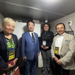 ⻘⼭繁晴（参議院議員）先⽣が弊社ブースをご視察