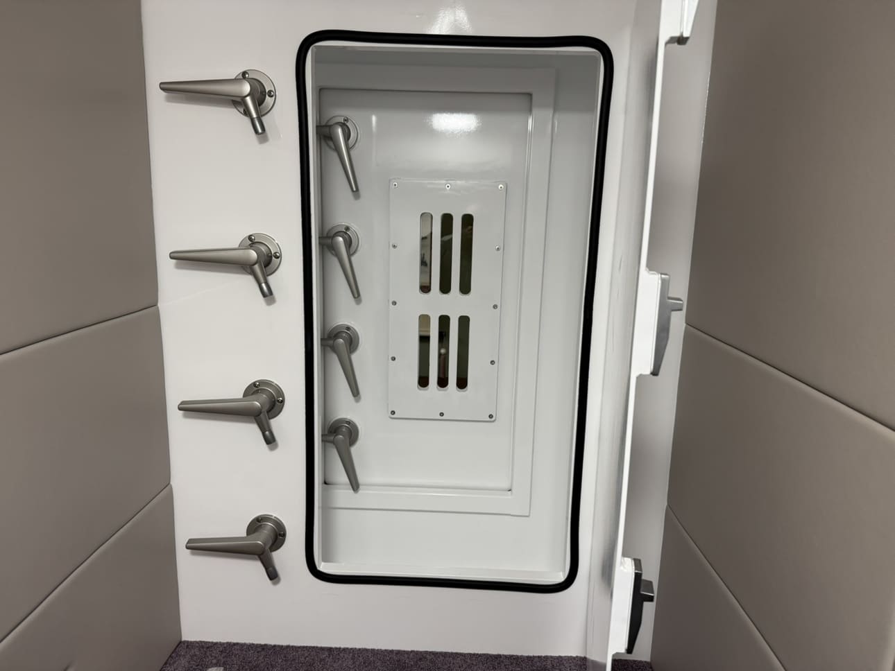 パニックルーム、闇バイト対策、地震対策、シェルター