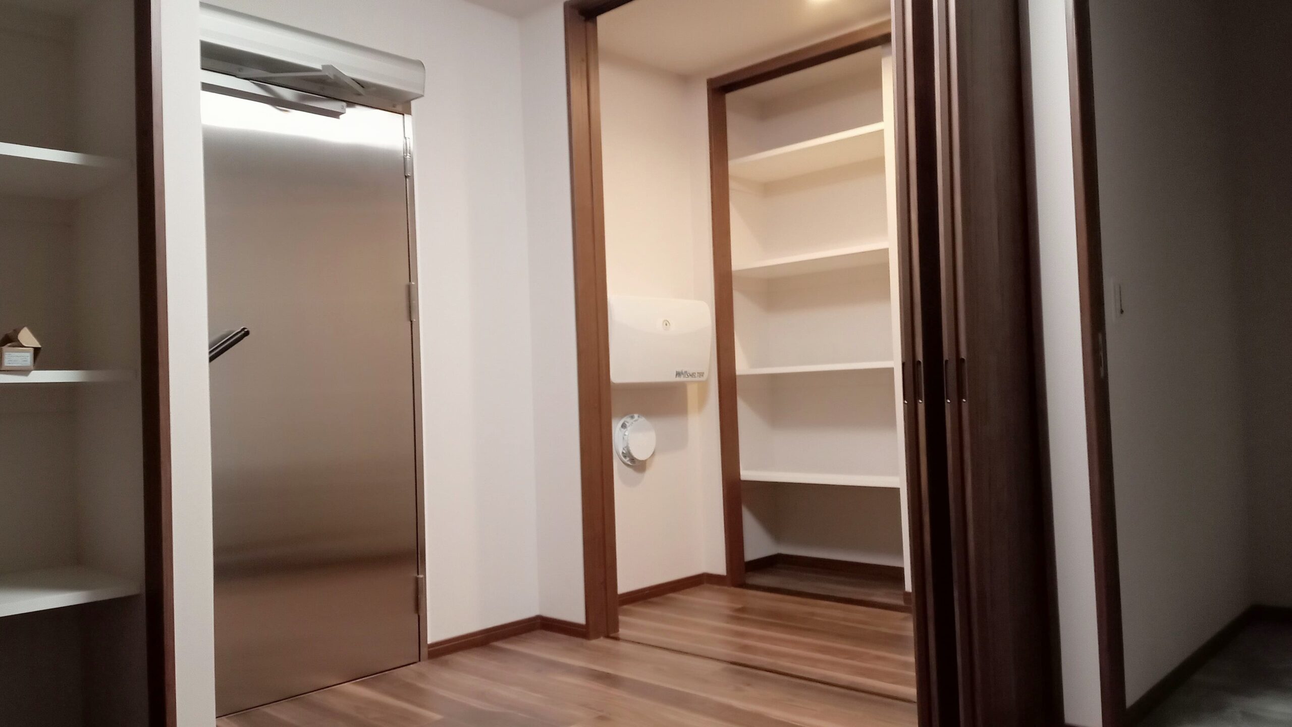 kanagawa_kojin_20251007(9) 神奈川県の個人宅様に納品した自動開閉式の防護扉と放射性物質除去フィルター